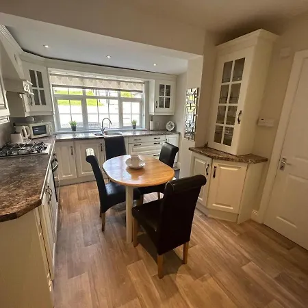 Проживание в семье Perola's House *